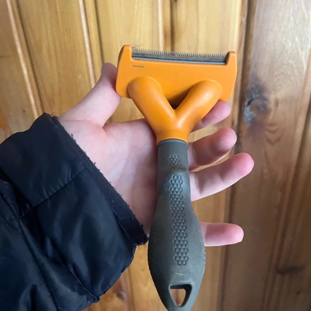 N/A dog brush